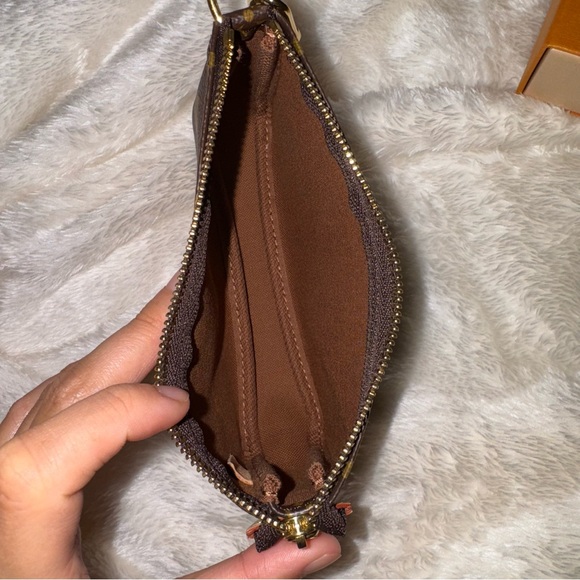 Louis Vuitton Mini Pochette Acessoires - Picture 3 of 10